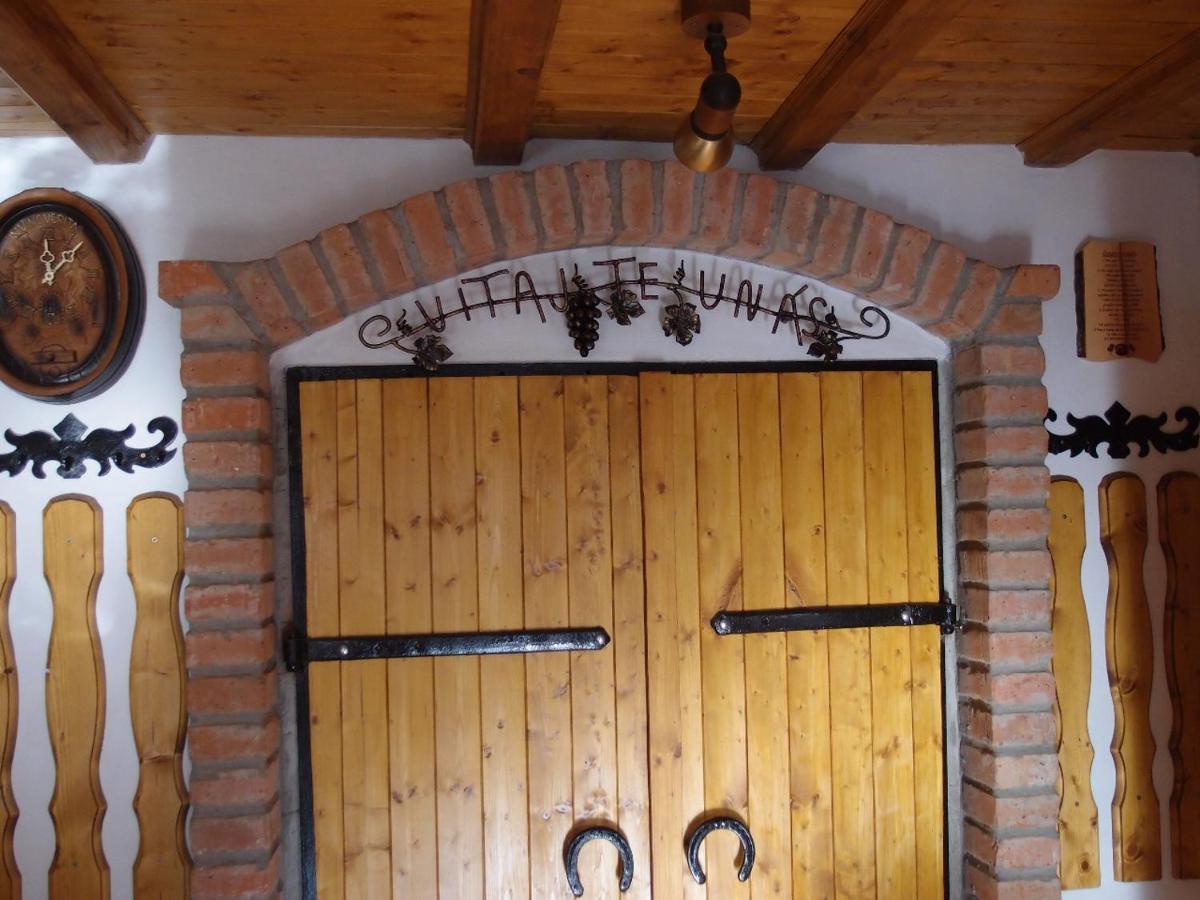 Sklipek Na Vetraku Villa *